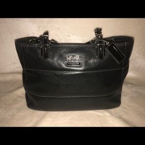 BLACK LEATHER COACH BAG